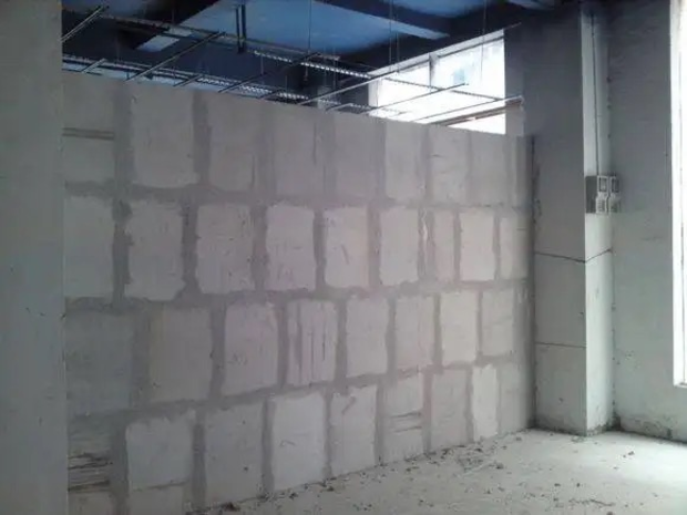 石膏轻质隔墙板与加气混凝土砌块要远离辐射